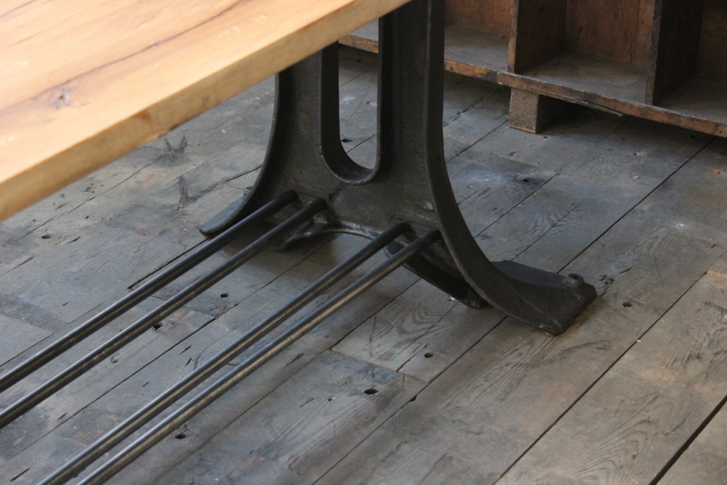 grande table industrielle plateau chene massif pietement fonte – Image 8