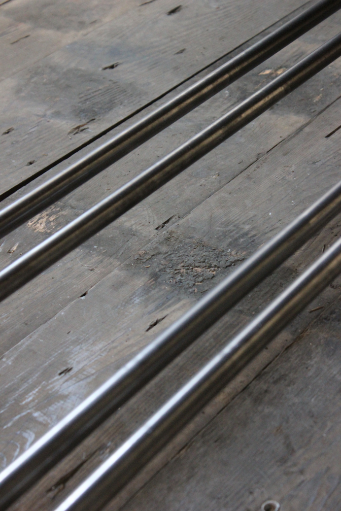 grande table industrielle plateau chene massif pietement fonte – Image 10