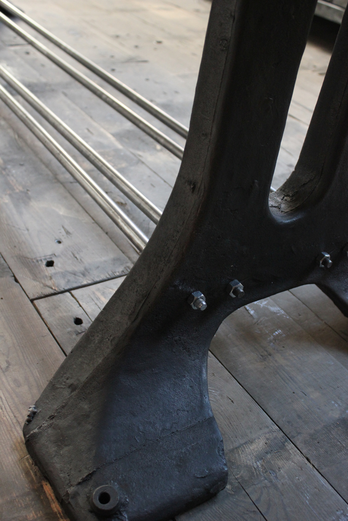 grande table industrielle plateau chene massif pietement fonte – Image 11