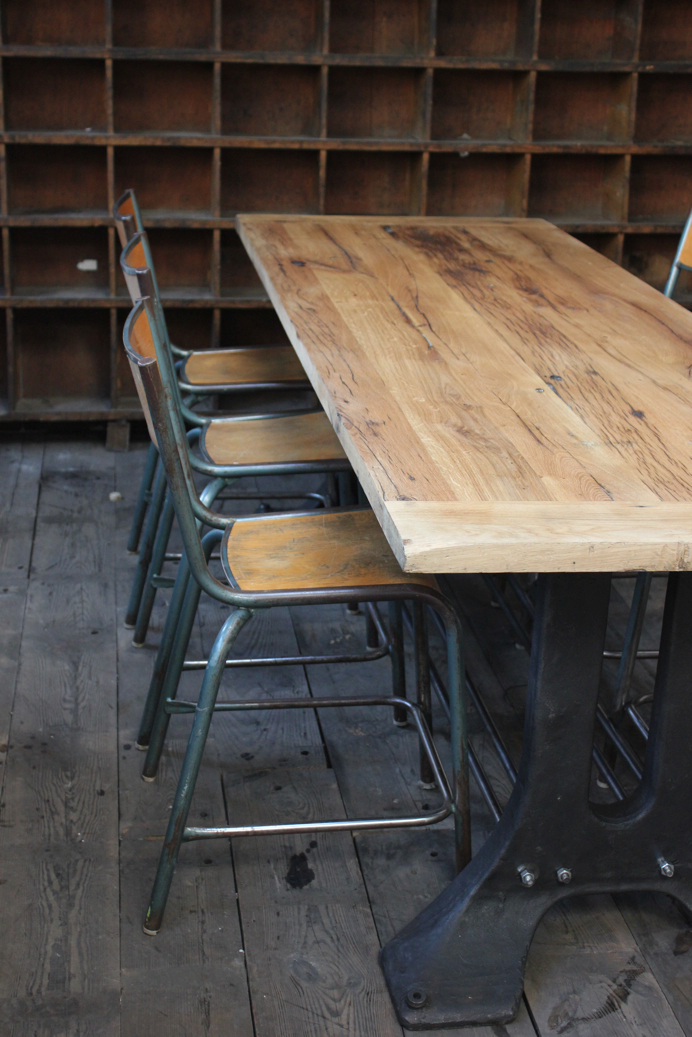 grande table industrielle plateau chene massif pietement fonte – Image 16