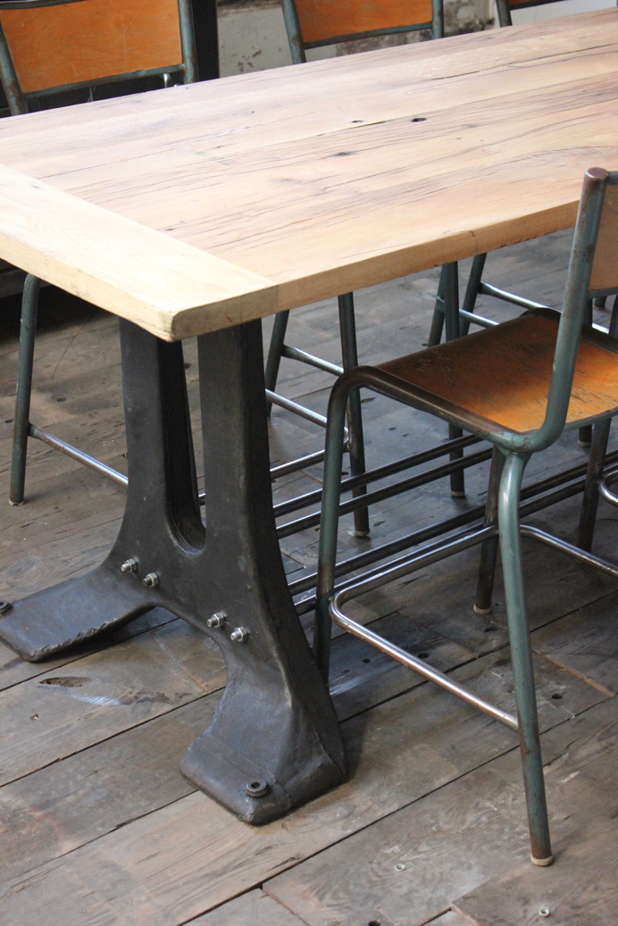 grande table industrielle plateau chene massif pietement fonte – Image 4