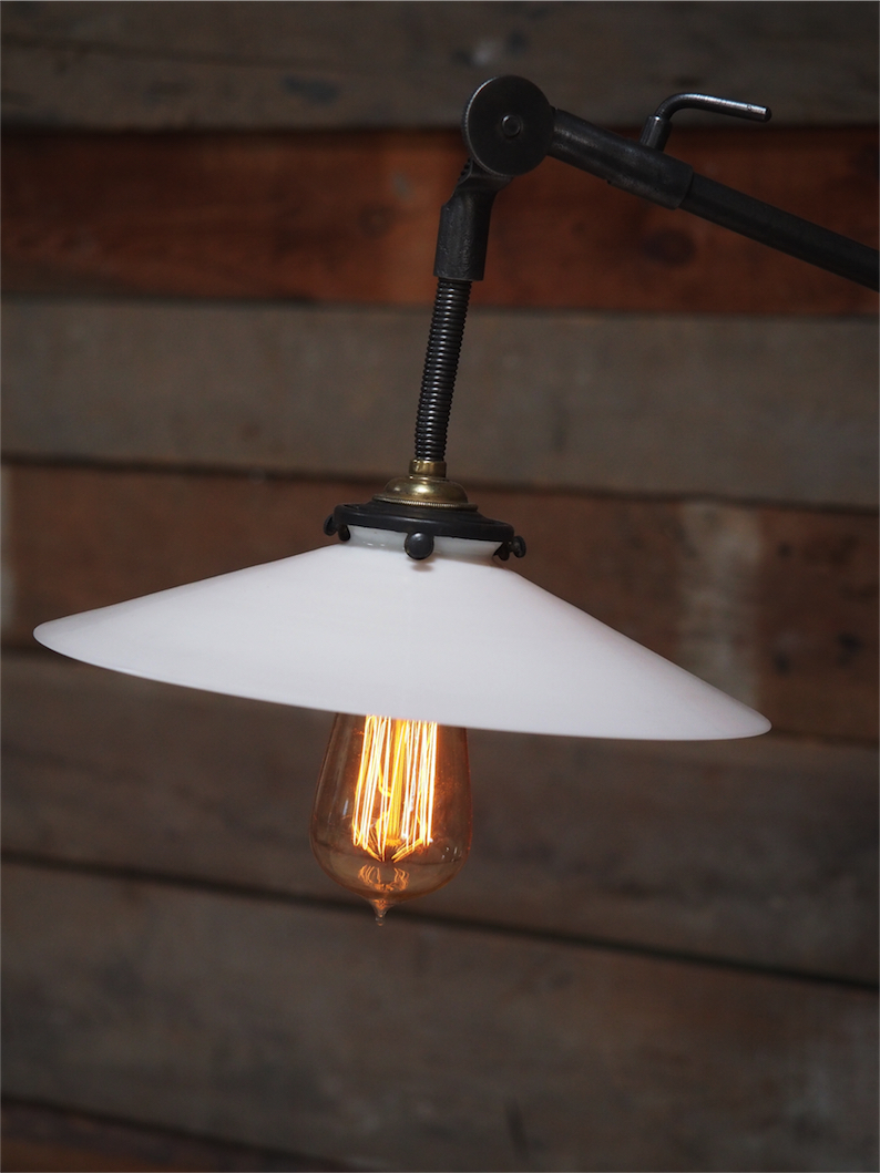 Superbe lampe industrielle articulée tousens opaline blanche – Image 3