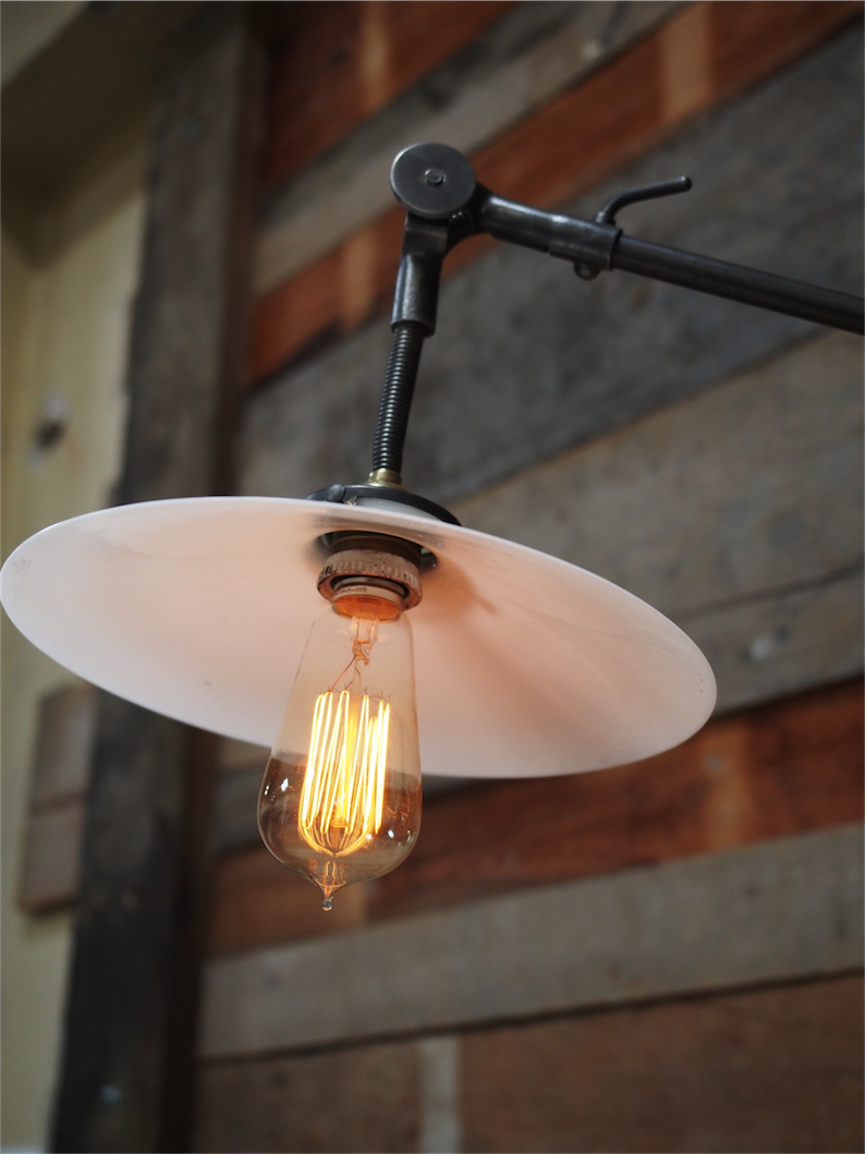 Superbe lampe industrielle articulée tousens opaline blanche – Image 5