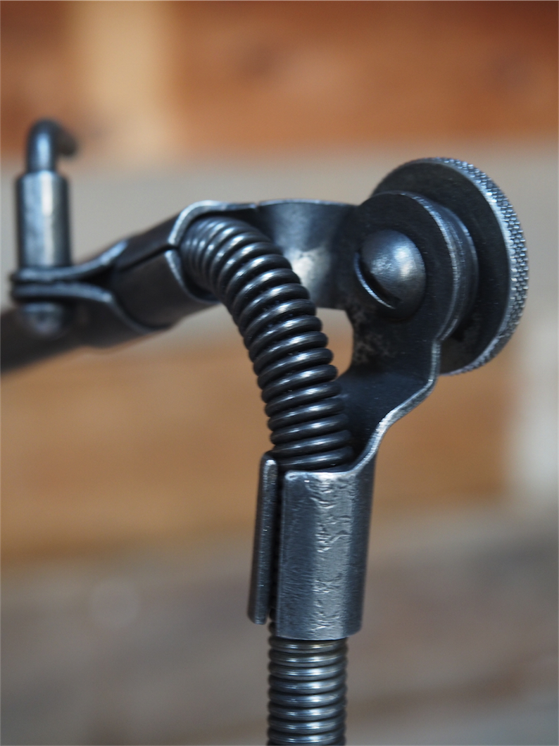 Superbe lampe industrielle articulée tousens opaline blanche – Image 9