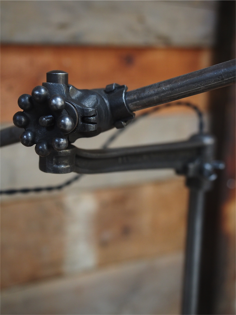 Rare Lampe de bureau O.C. White Industrielle socle fonte la lampe de reference a new york dans les loft – Image 11