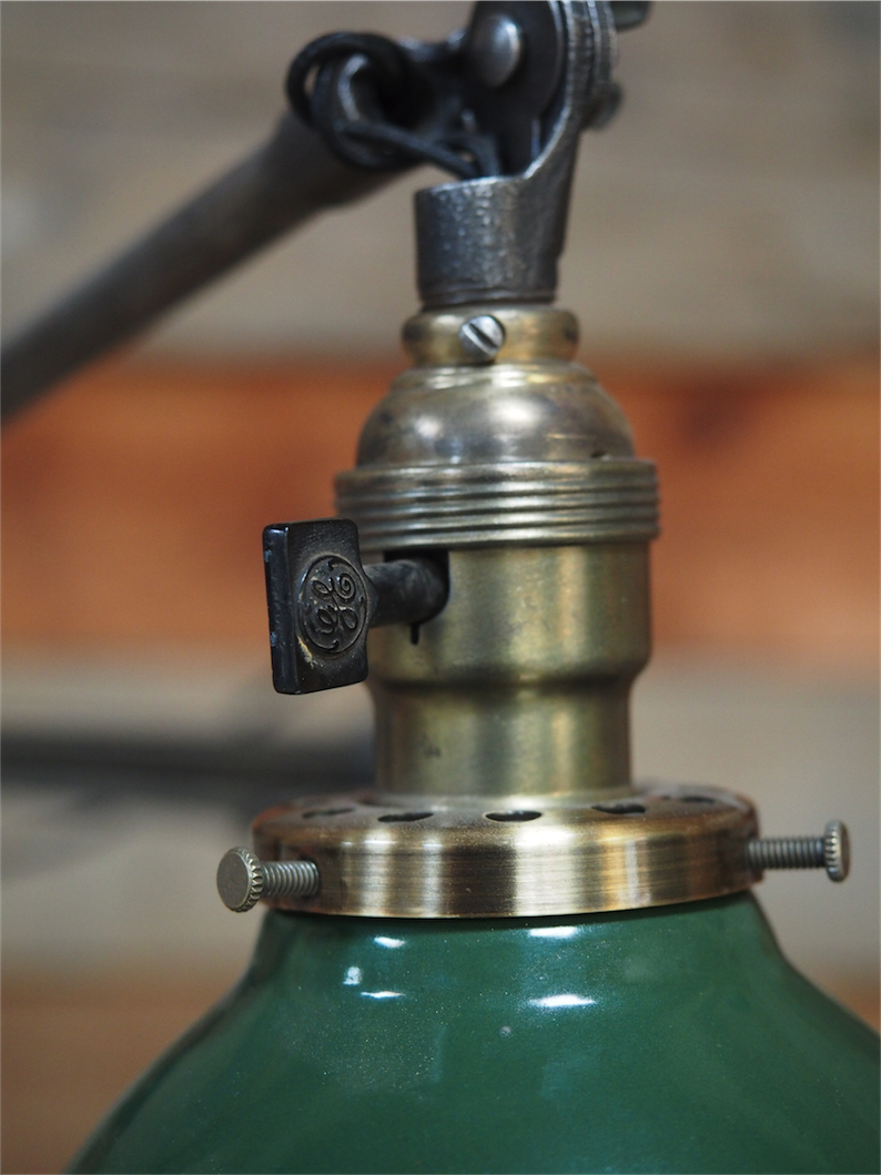 Rare Lampe de bureau O.C. White Industrielle socle fonte la lampe de reference a new york dans les loft – Image 12