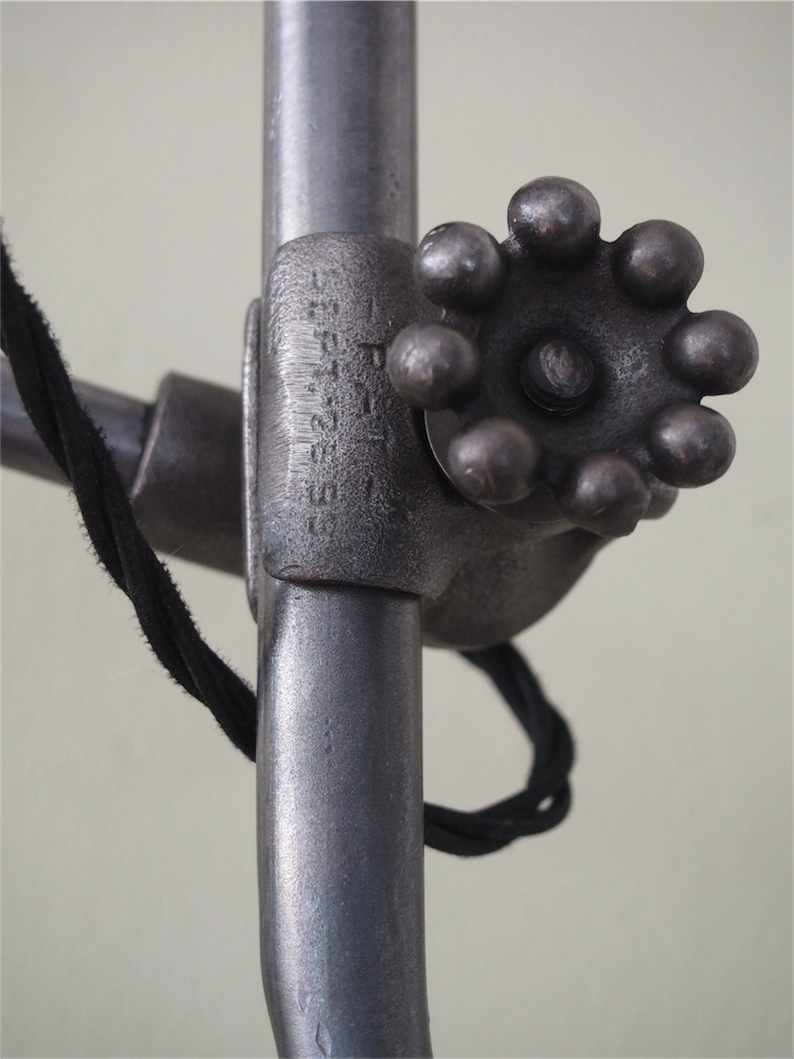 Rare Lampe applique O.C. White Industrielle opaline blanche la lampe de reference a new york dans les loft – Image 14