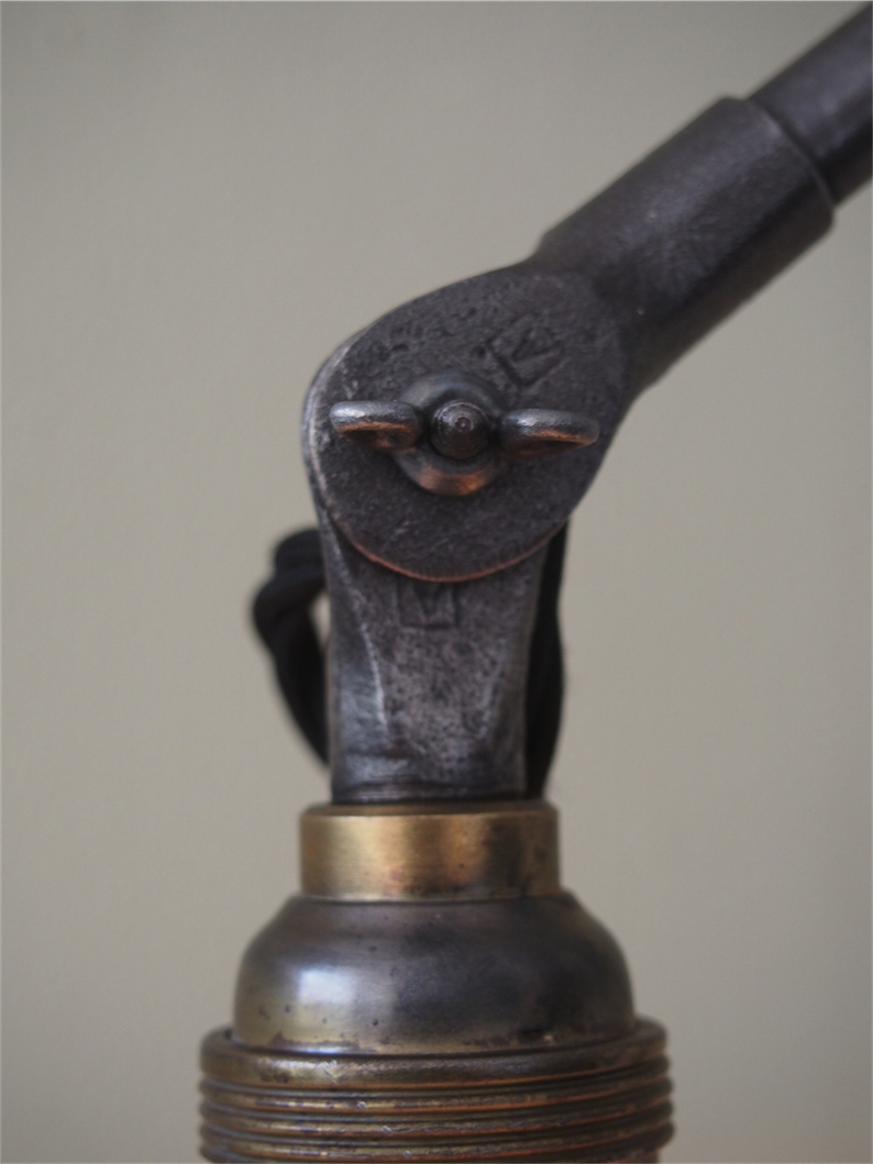 Rare Lampe applique O.C. White Industrielle opaline blanche la lampe de reference a new york dans les loft – Image 15