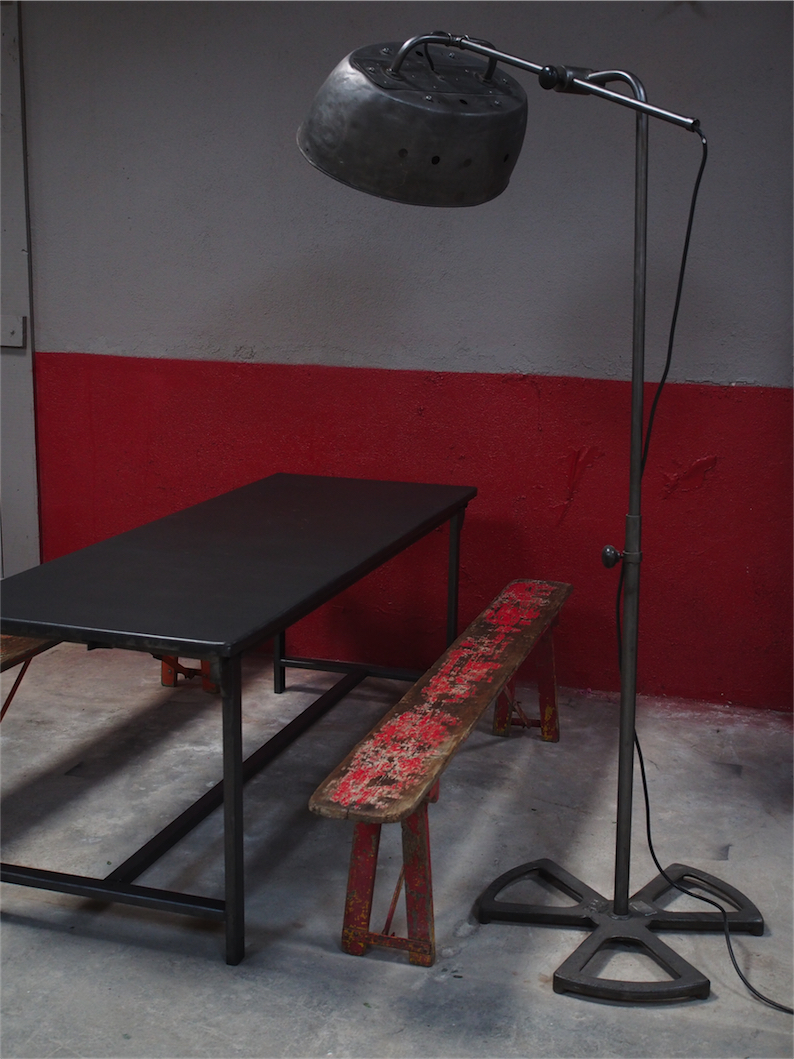 lampe industrielle sur pied atelier carrossier R.G Levallois – Image 3