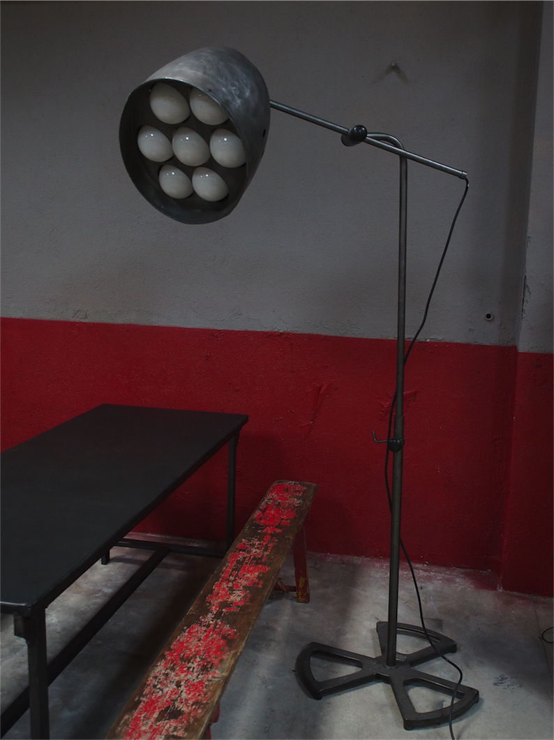 lampe industrielle sur pied atelier carrossier R.G Levallois – Image 4