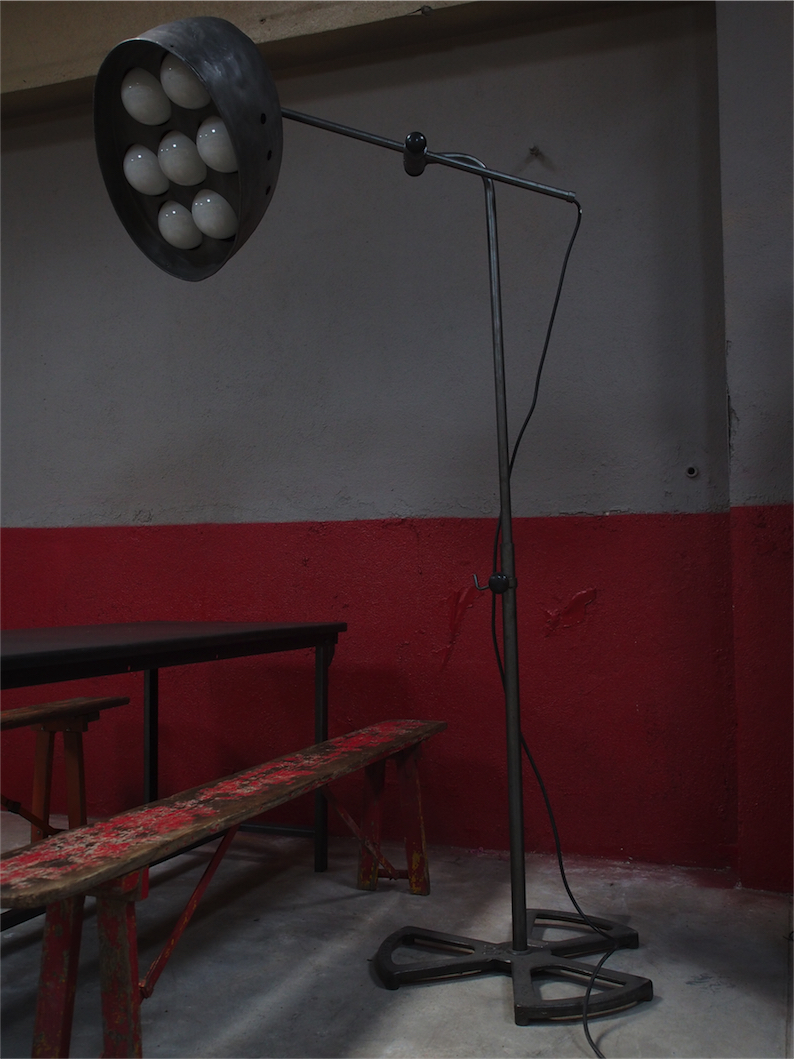 lampe industrielle sur pied atelier carrossier R.G Levallois – Image 7