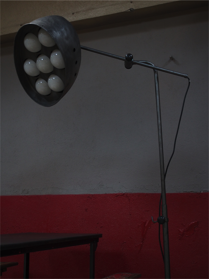 lampe industrielle sur pied atelier carrossier R.G Levallois – Image 8