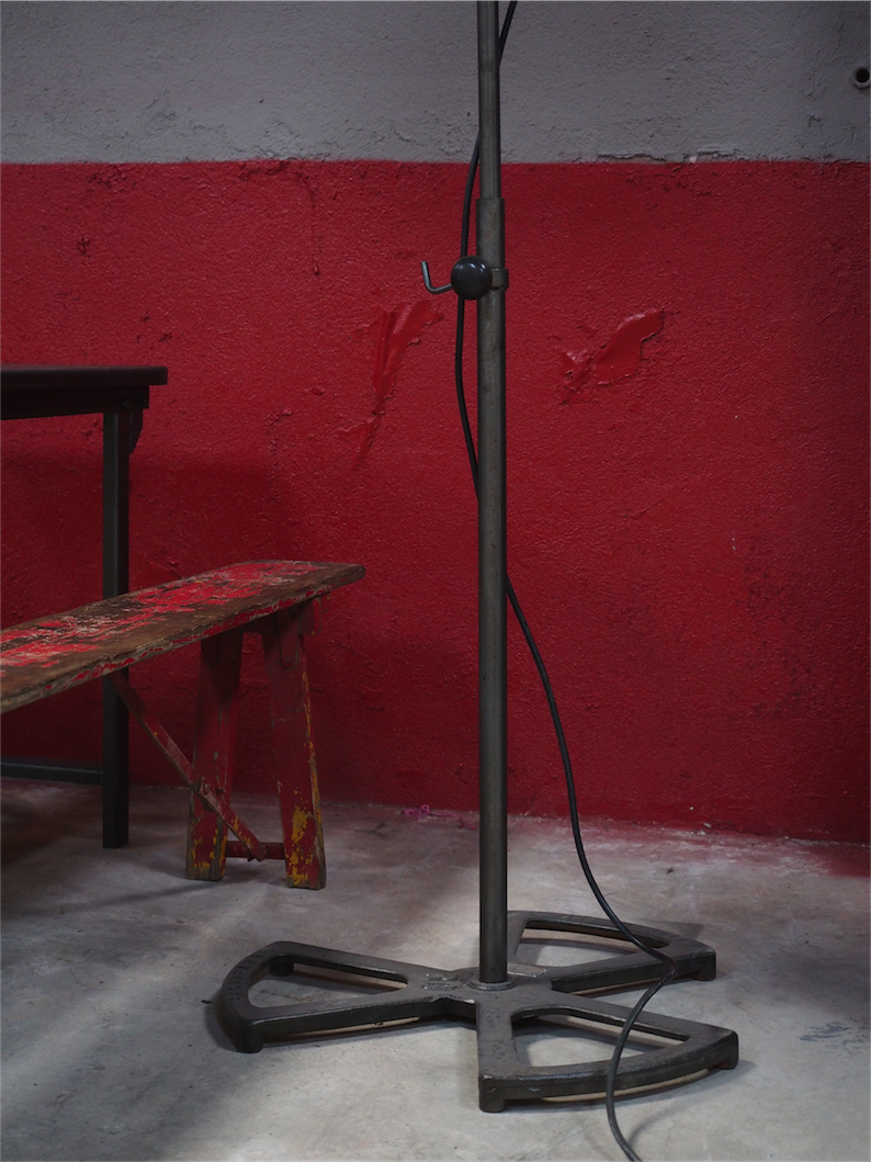 lampe industrielle sur pied atelier carrossier R.G Levallois – Image 9