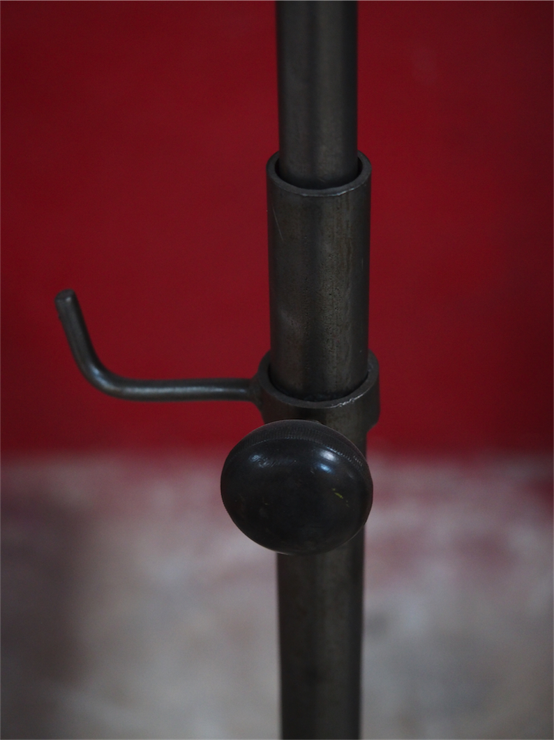 lampe industrielle sur pied atelier carrossier R.G Levallois – Image 15