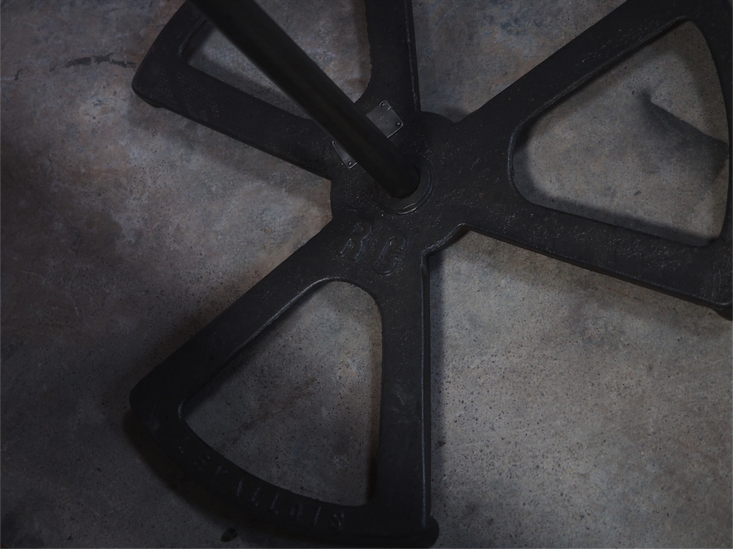 lampe industrielle sur pied atelier carrossier R.G Levallois – Image 16