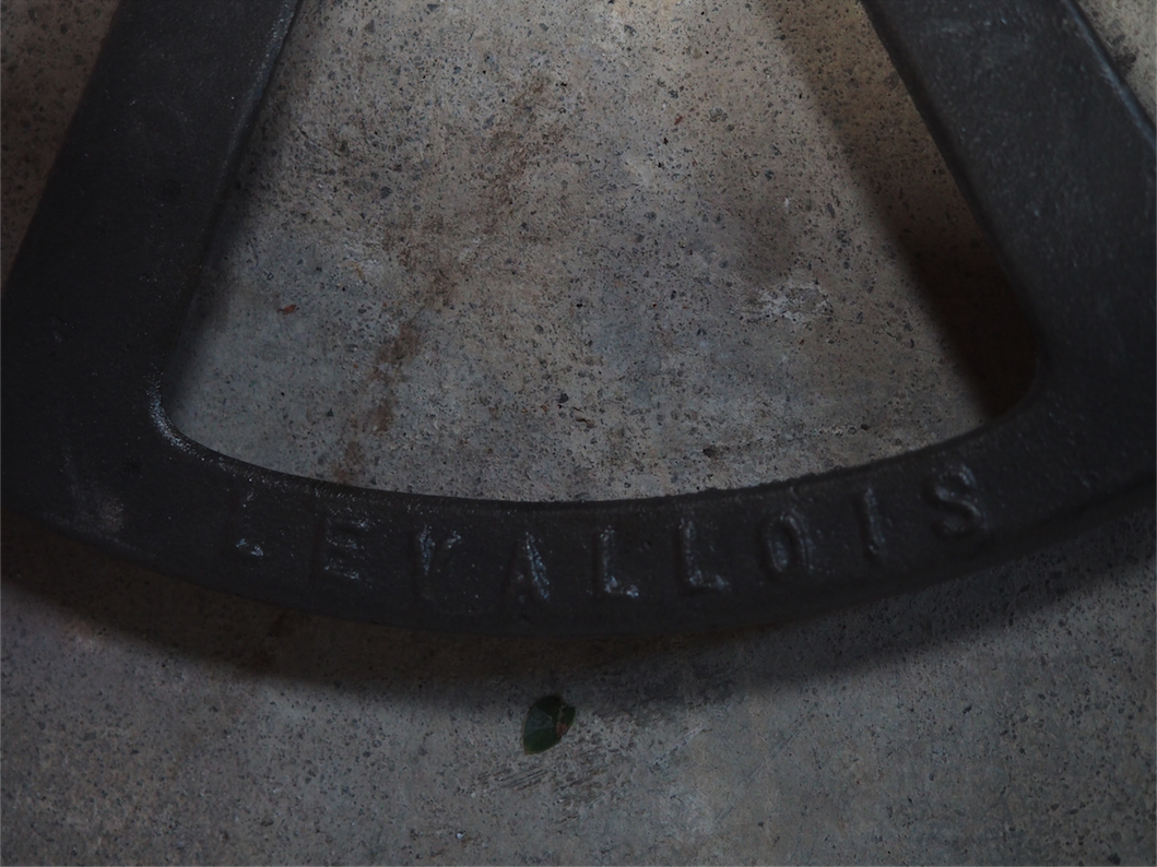 lampe industrielle sur pied atelier carrossier R.G Levallois – Image 18