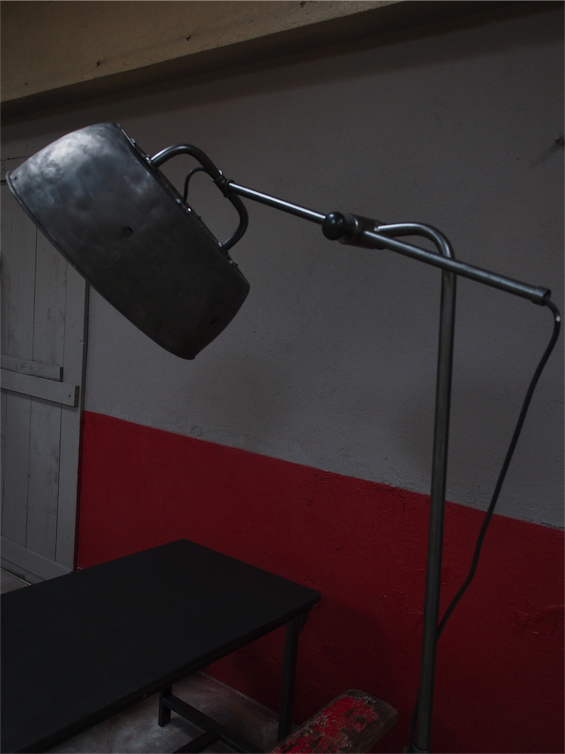 lampe industrielle sur pied atelier carrossier R.G Levallois – Image 13