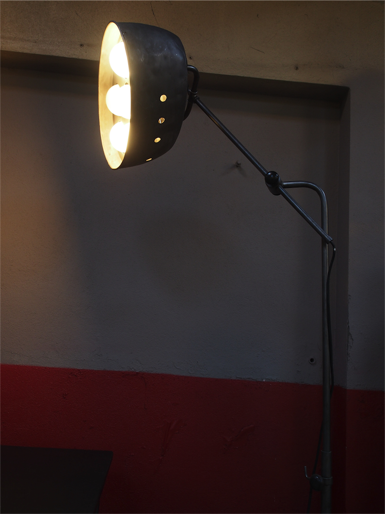 lampe industrielle sur pied atelier carrossier R.G Levallois – Image 12