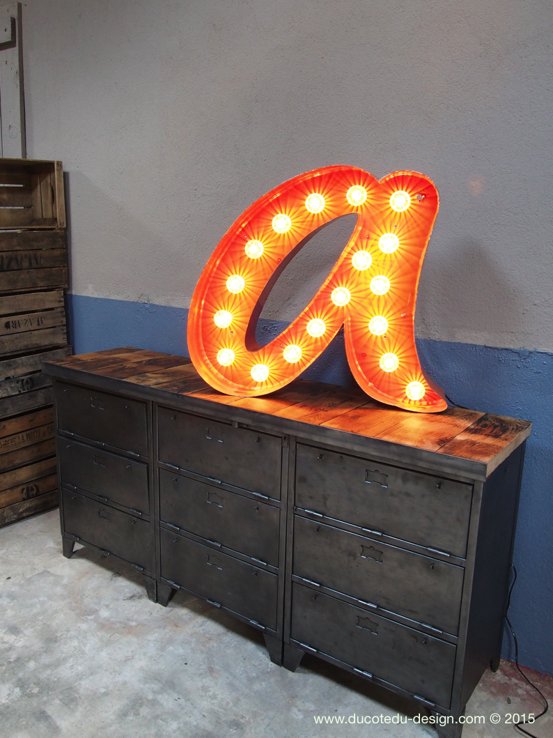 tres grande lettre A d'ancienne enseigne lumineuse façon fete foraine – Image 3