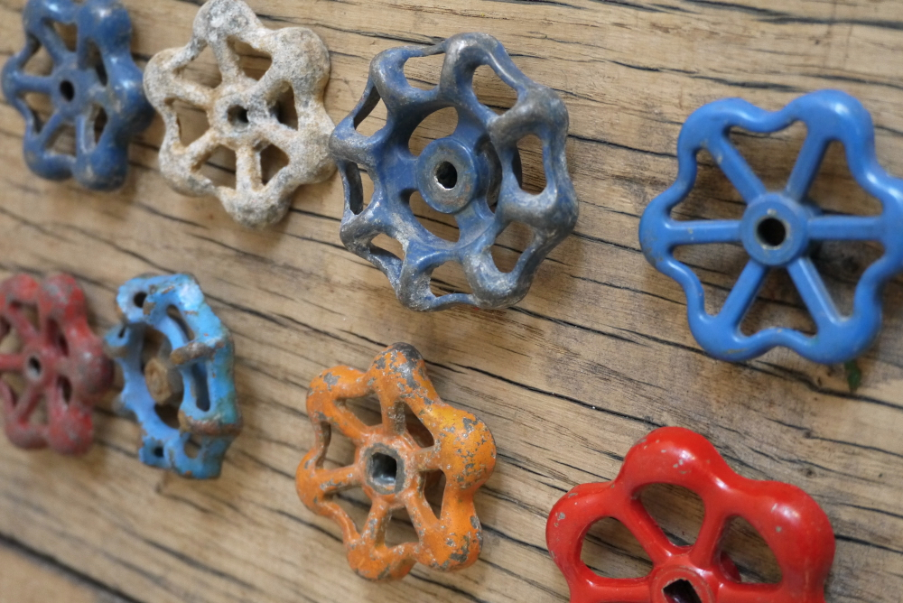 Lot d'anciennes vannes d'usine, ideal en bouton de tiroir indus – Image 3