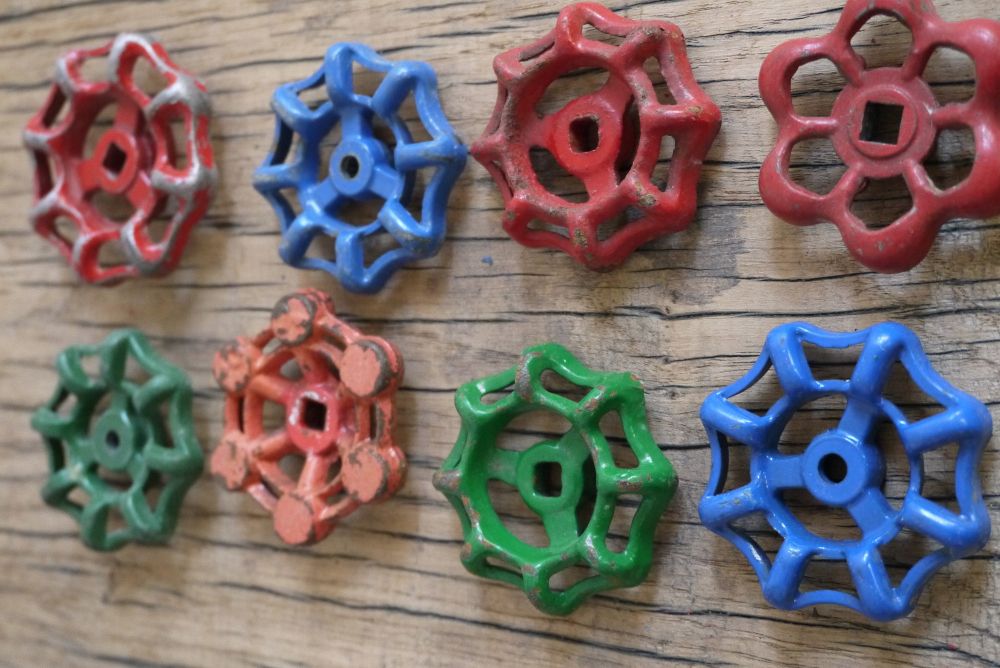 Lot d'anciennes vannes d'usine, ideal en bouton de tiroir indus – Image 3