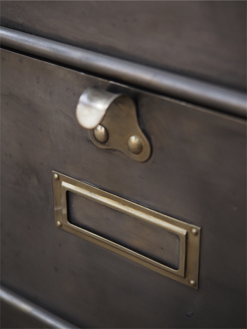 ancien grand meuble 12 casiers industriel strafor plateau chene massif – Image 8