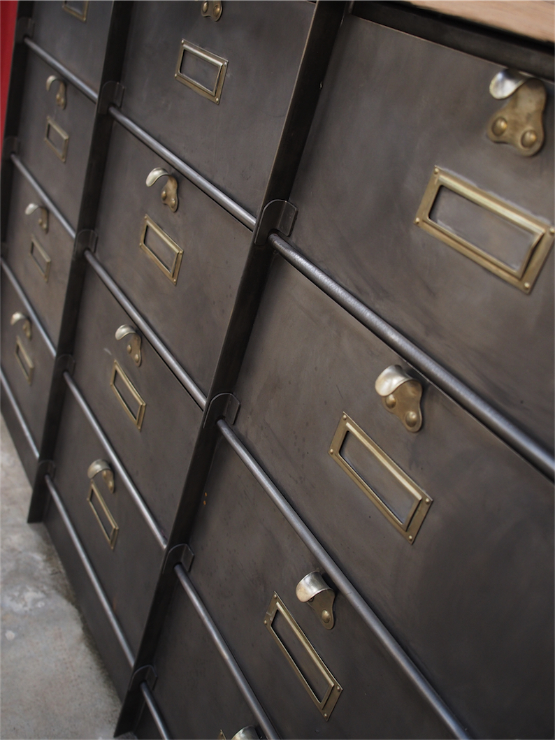 ancien grand meuble 12 casiers industriel strafor plateau chene massif – Image 10