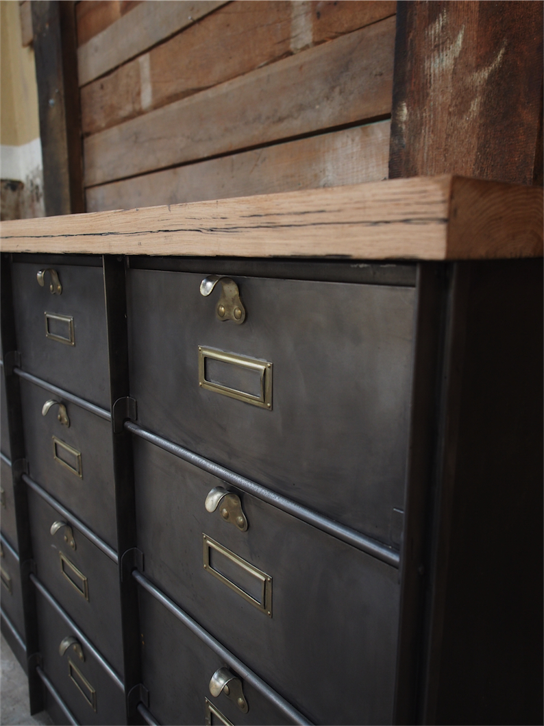 ancien grand meuble 12 casiers industriel strafor plateau chene massif – Image 12