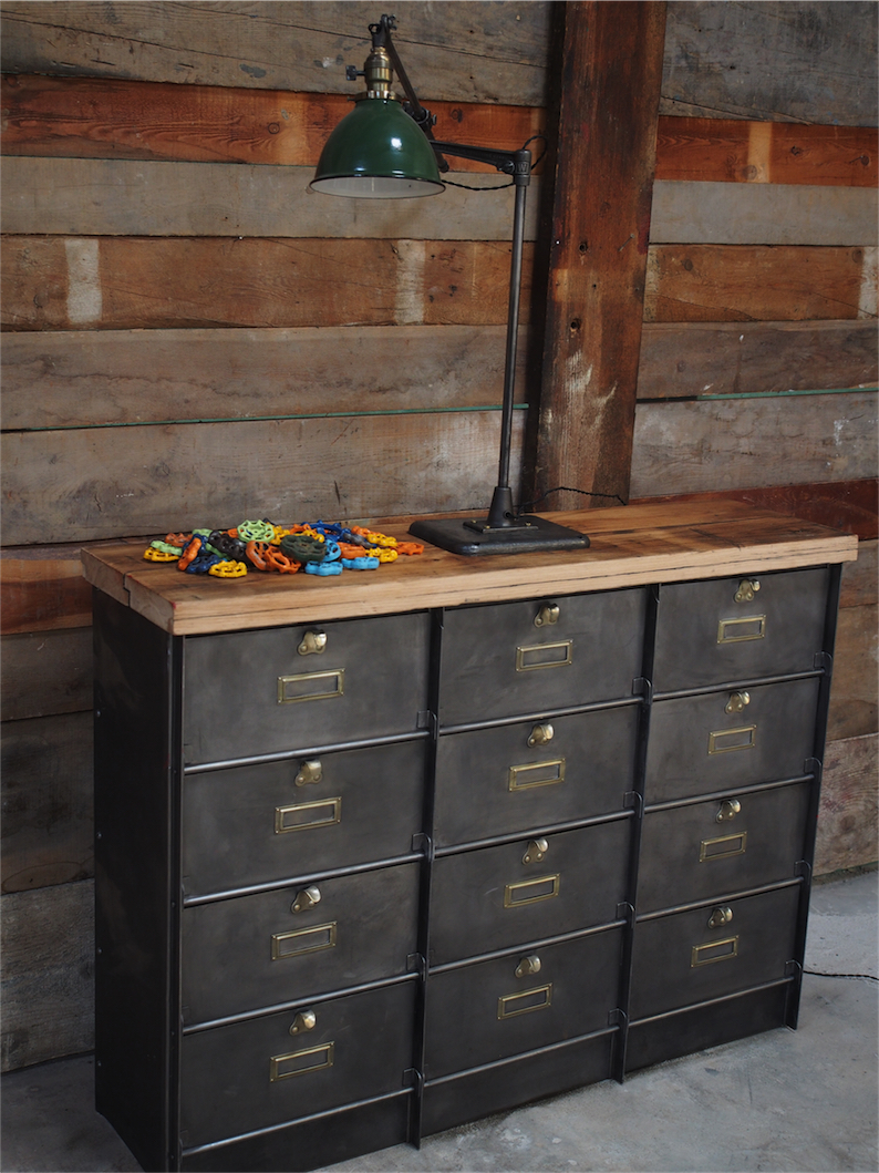 ancien grand meuble 12 casiers industriel strafor plateau chene massif – Image 3