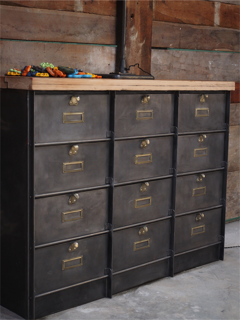 ancien grand meuble 12 casiers industriel strafor plateau chene massif – Image 13