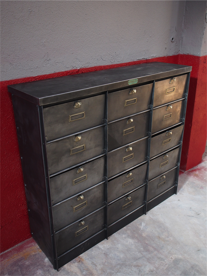 ancien meuble console 15 casiers industriel a clapet KRATZ coffre fort 1930 – Image 3