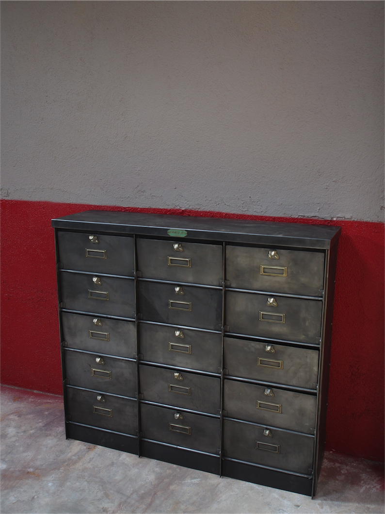 ancien meuble console 15 casiers industriel a clapet KRATZ coffre fort 1930 – Image 5