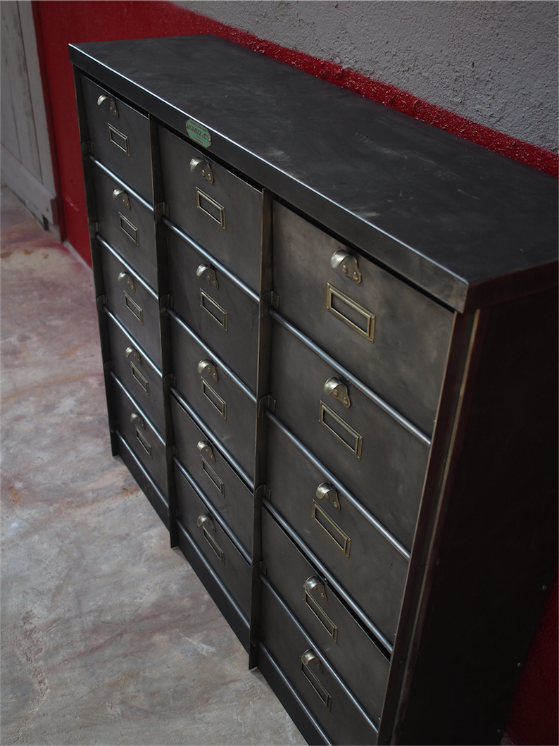 ancien meuble console 15 casiers industriel a clapet KRATZ coffre fort 1930 – Image 4