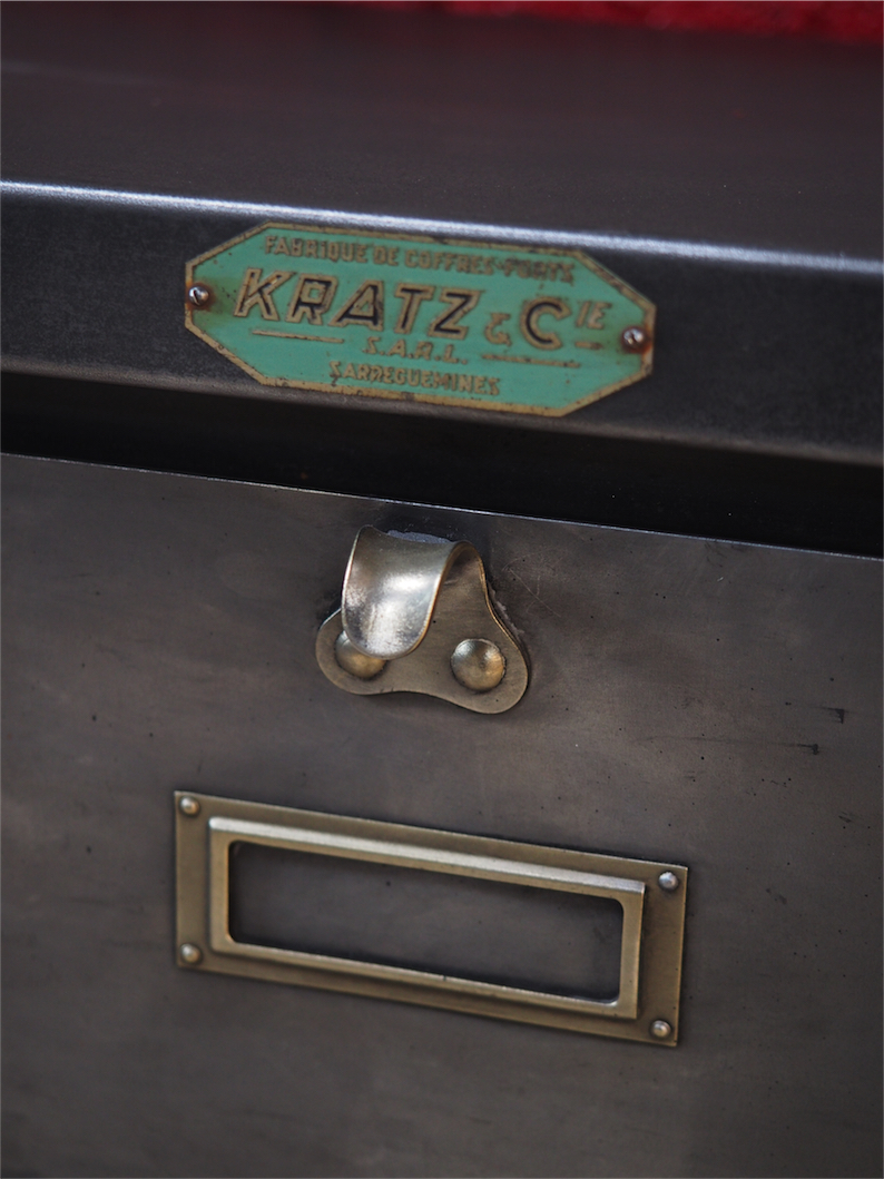 ancien meuble console 15 casiers industriel a clapet KRATZ coffre fort 1930 – Image 8