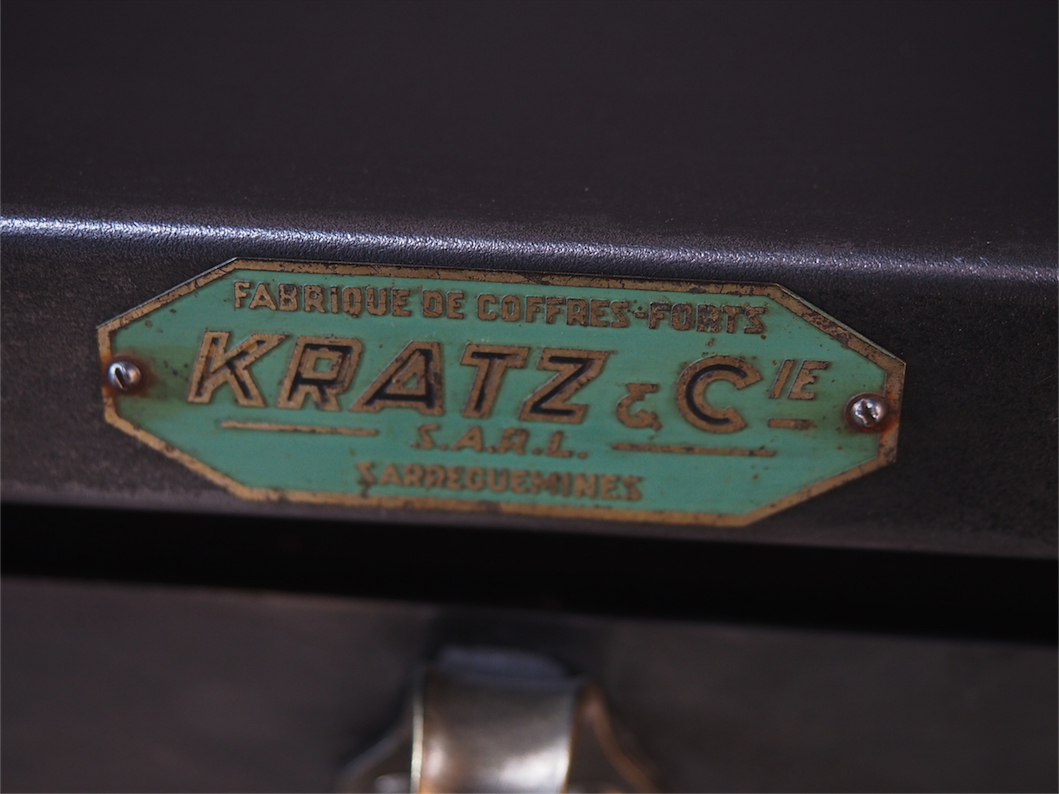 ancien meuble console 15 casiers industriel a clapet KRATZ coffre fort 1930 – Image 9
