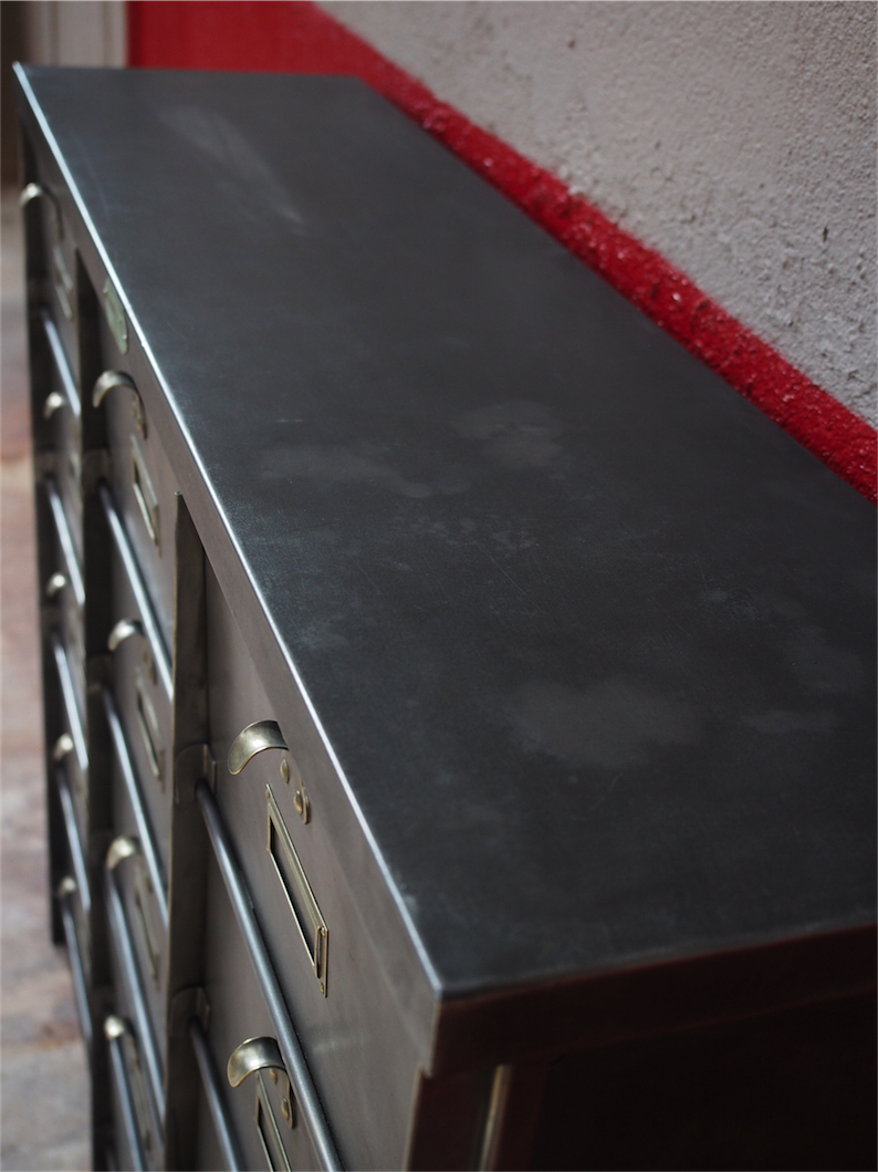 ancien meuble console 15 casiers industriel a clapet KRATZ coffre fort 1930 – Image 11