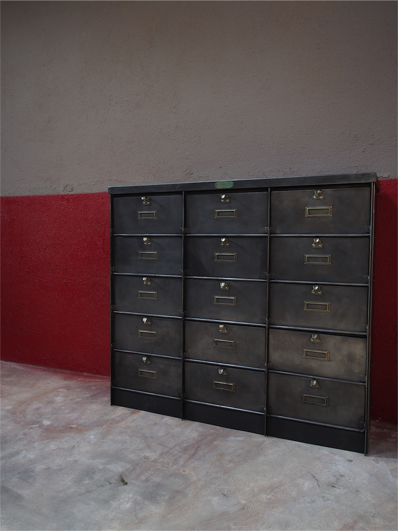 ancien meuble console 15 casiers industriel a clapet KRATZ coffre fort 1930 – Image 2