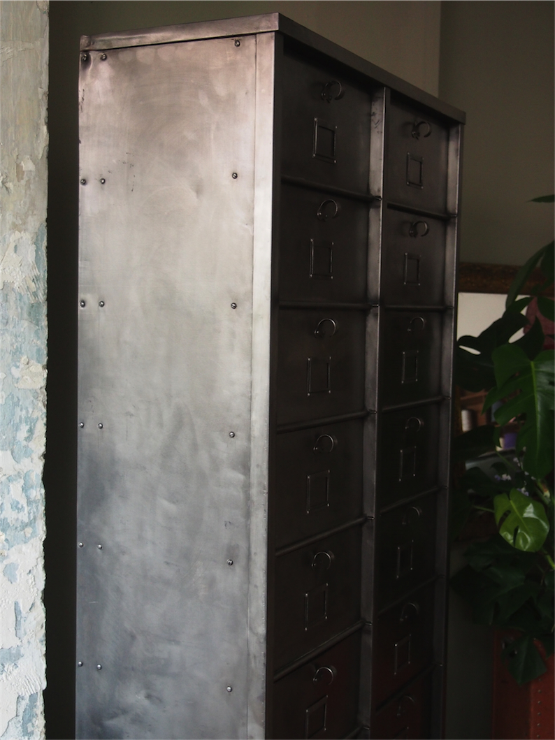 ancien grand meuble 20 casiers industriel strafor – Image 9