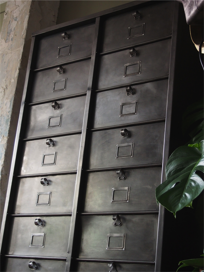 ancien grand meuble 20 casiers industriel strafor – Image 10