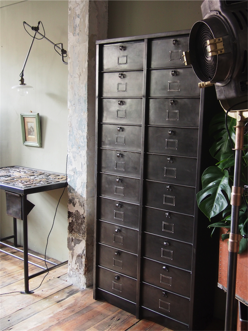 ancien grand meuble 20 casiers industriel strafor – Image 2