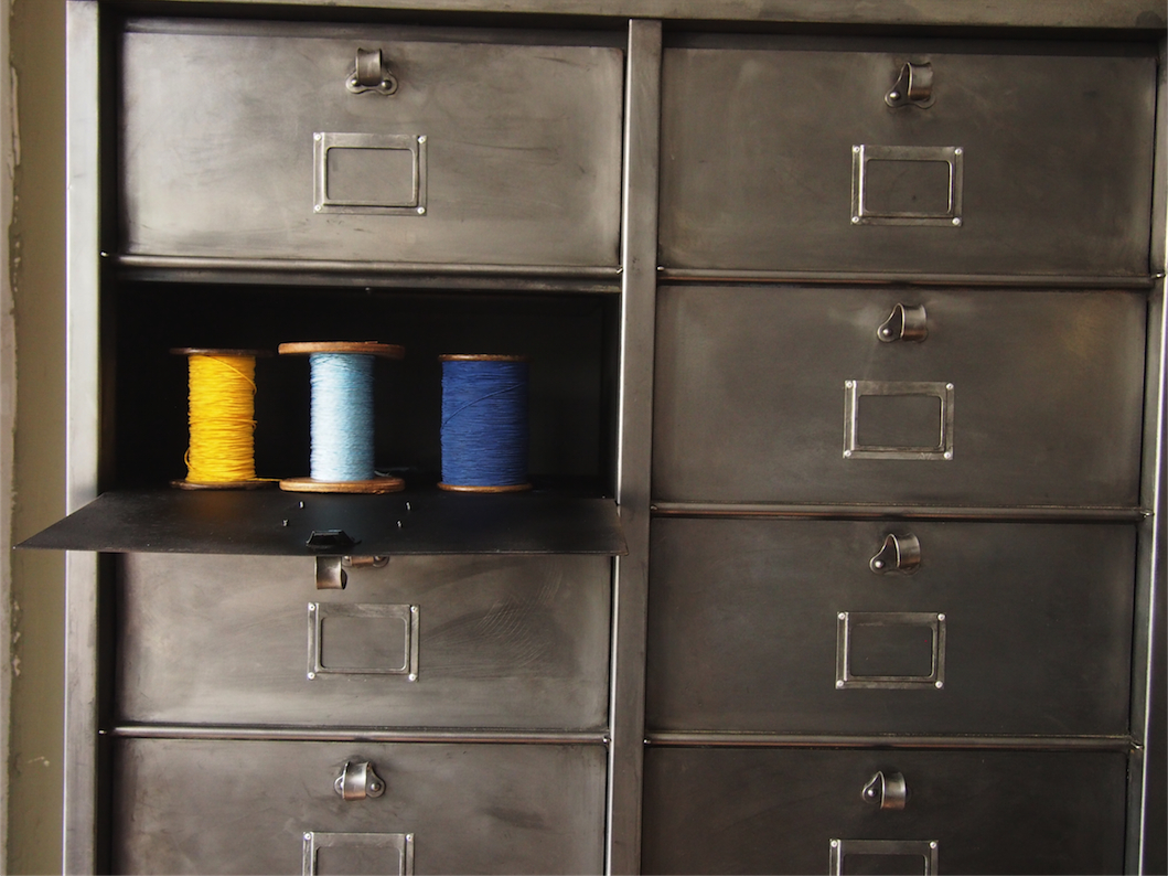 ancien grand meuble 20 casiers industriel strafor – Image 13