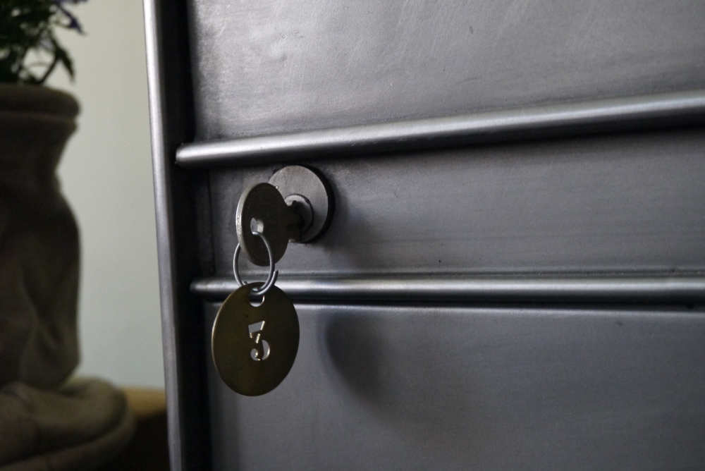 ancien grand meuble 10 casiers industriel a clapet Roneo 50/60 – Image 6