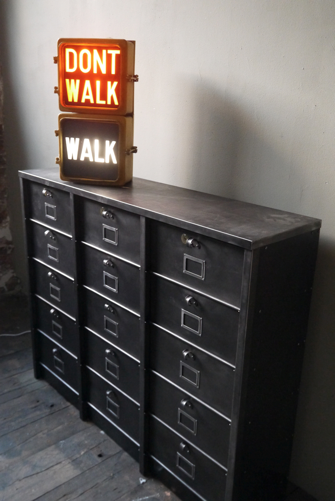 ancien grand meuble 15 casiers industriel strafor – Image 7