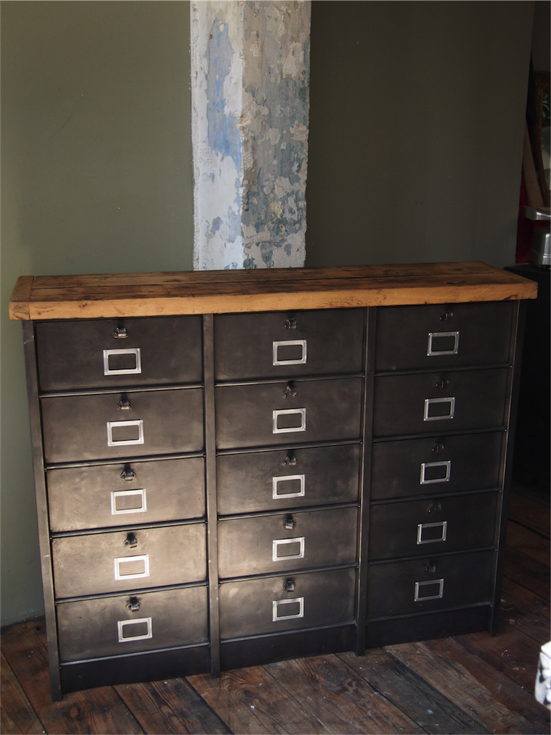 ancien grand meuble 15 casiers industriel strafor plateauchene massif – Image 14