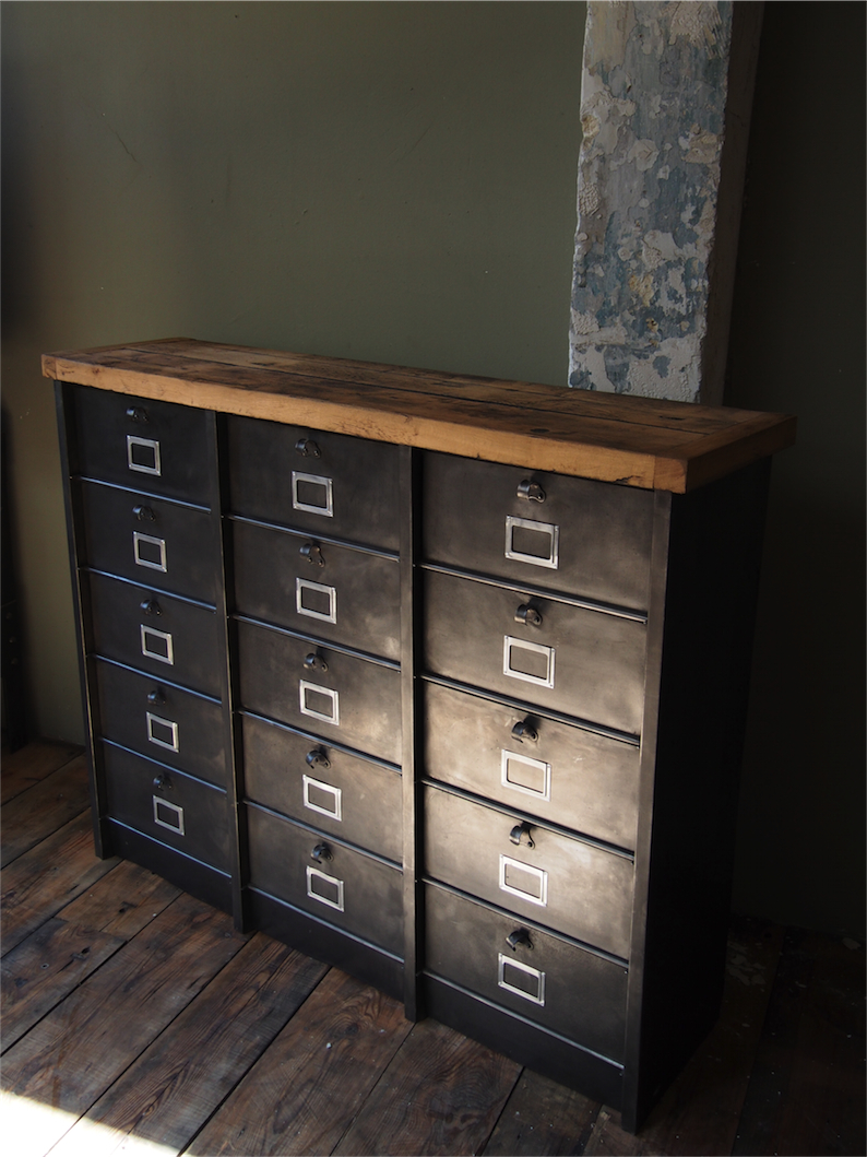 ancien grand meuble 15 casiers industriel strafor plateauchene massif – Image 2