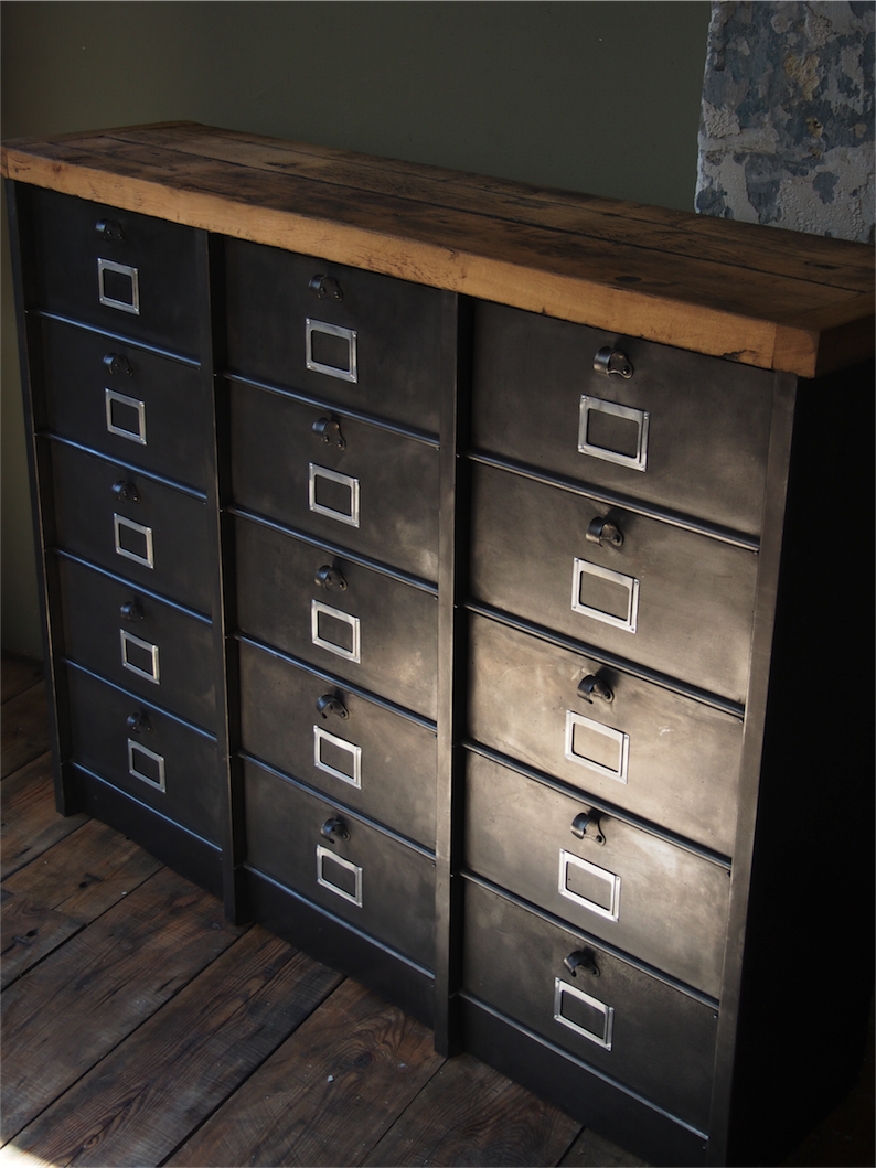 ancien grand meuble 15 casiers industriel strafor plateauchene massif – Image 3