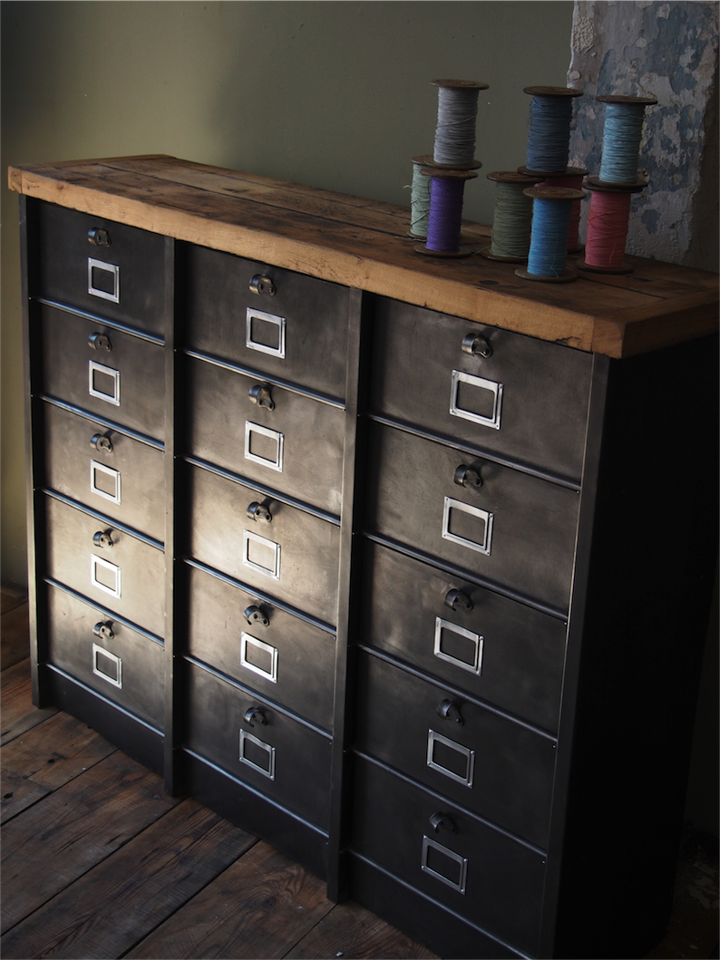 ancien grand meuble 15 casiers industriel strafor plateauchene massif – Image 12