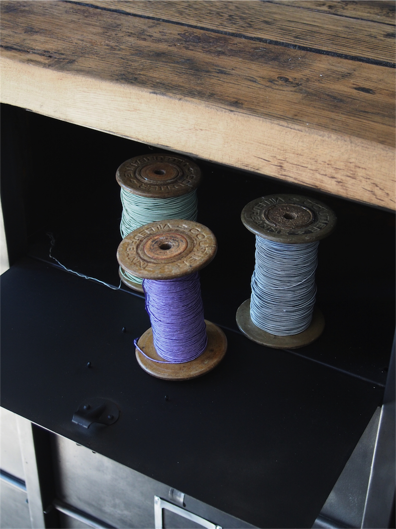 ancien grand meuble 15 casiers industriel strafor plateauchene massif – Image 13