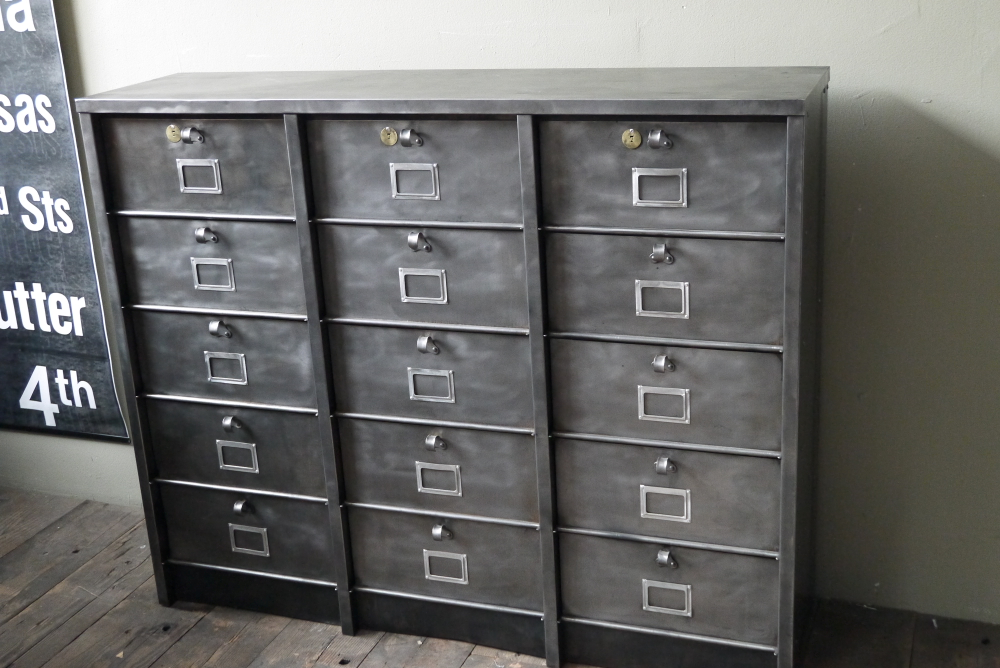 ancien grand meuble 15 casiers industriel strafor – Image 8