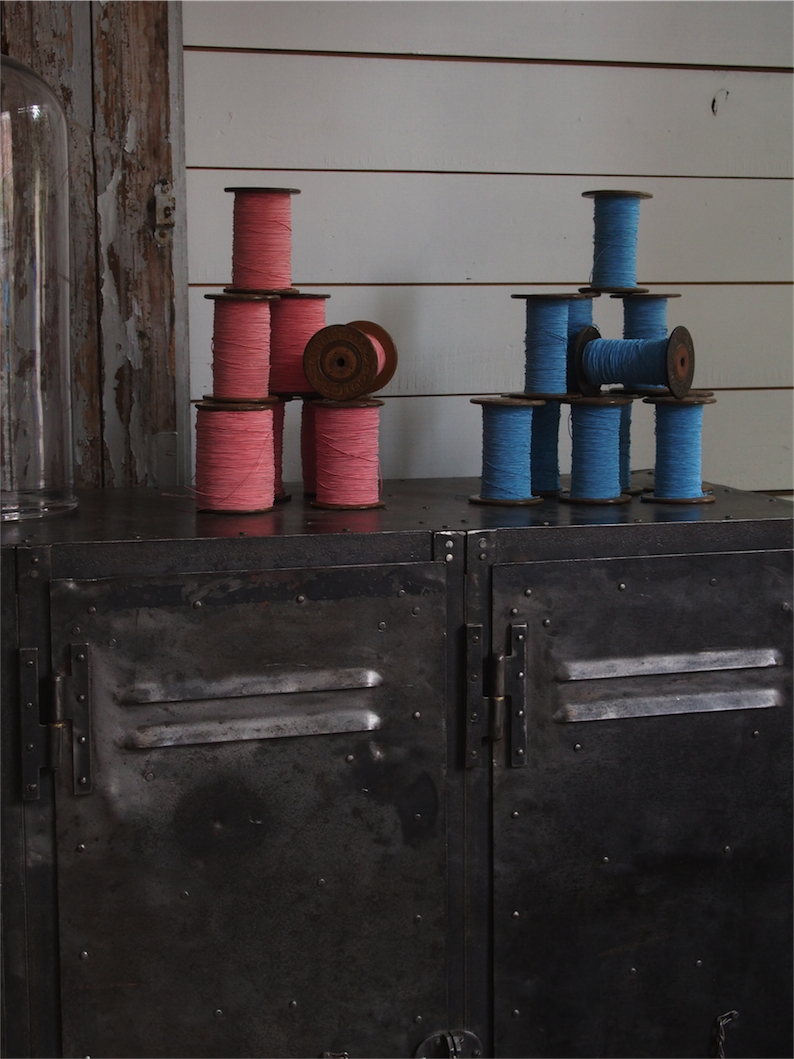 1 ancienne bobine bois COUTIER couleur bleu clair – Image 4